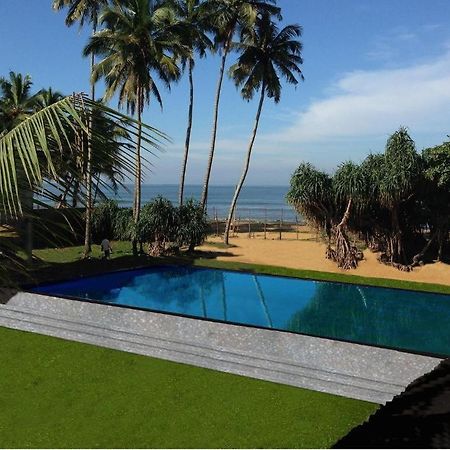 Coco Royal Beach Resort Kalutara Bagian luar foto