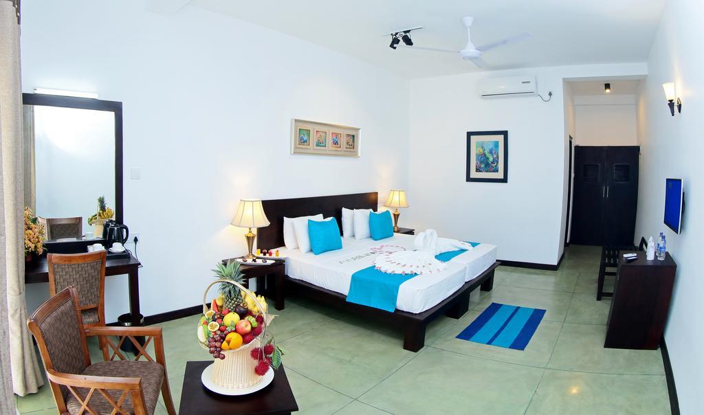 Coco Royal Beach Resort Kalutara Bagian luar foto