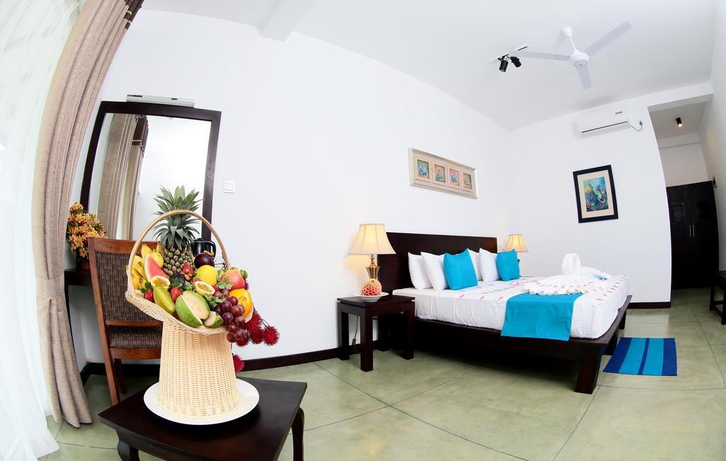 Coco Royal Beach Resort Kalutara Bagian luar foto