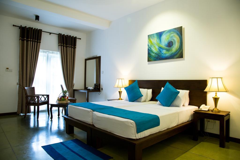 Coco Royal Beach Resort Kalutara Bagian luar foto