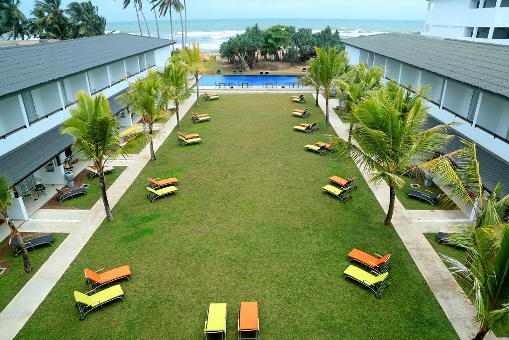 Coco Royal Beach Resort Kalutara Bagian luar foto